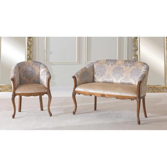 klasszikus fakeretes luxus szofa kanape toszkan stilusu nappali villa berendezes tomorfa karpitos butor egyedi igenyes polgari elegans butorok mobilsedia butorok magyarorszag lameridiana lakberendezes.jpg